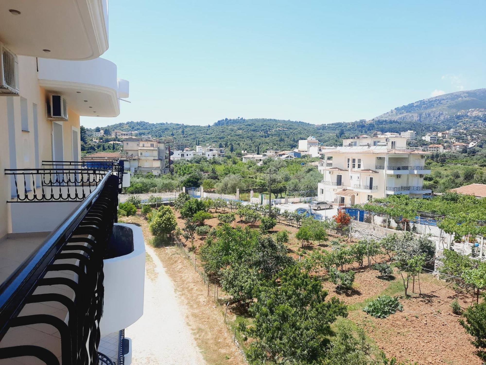 Amarildo Hotel Himare Exterior photo